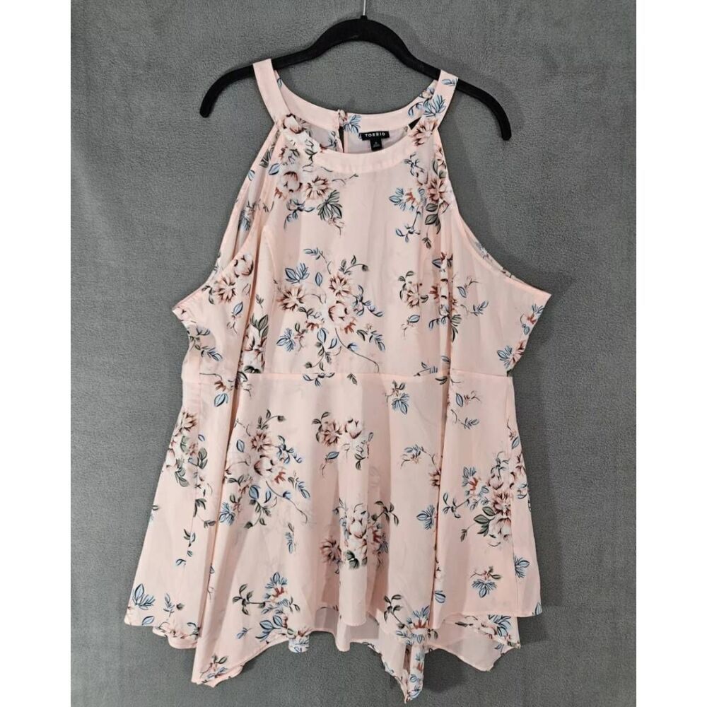 NWT Torrid 2X Pink Floral Tank Top High Neck Keyhole Back and hankerchief hem